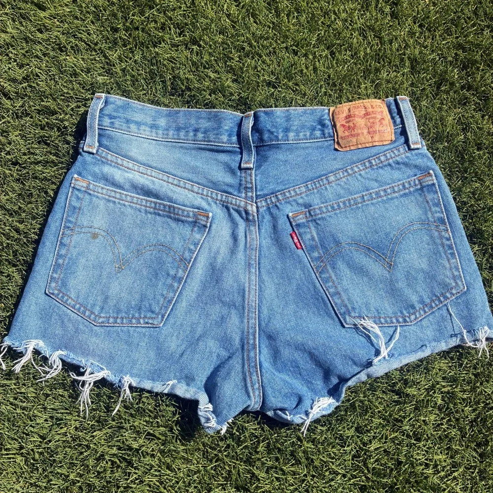 Levis 501 Size 28x2 High Rise Cut Off Denim Shorts Medium Wash Blue Button Fly